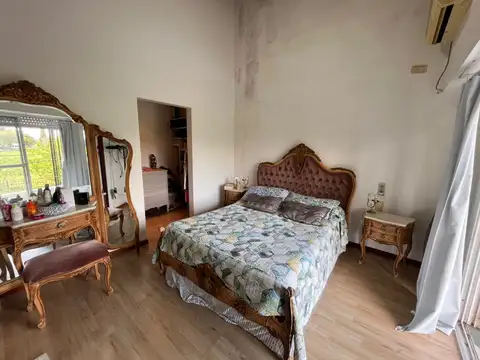 VENTA CASA 5 AMBIENTES CON PILETA, PARQUE Y GARAJE EN PILAR CENTRO - FINANCIACIO