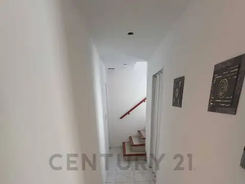 VENTA CASA 5 AMBIENTES CON PILETA, PARQUE Y GARAJE EN PILAR CENTRO.