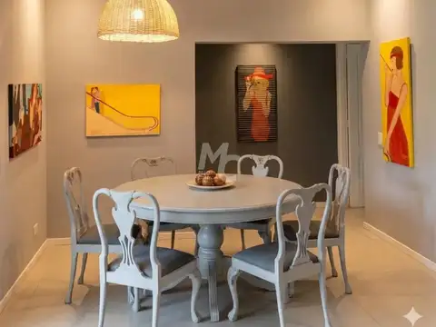 Casa en Venta con 4 cocheras
