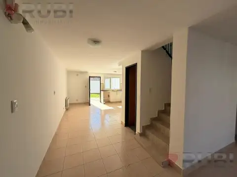 Depto Tipo Casa en Alquiler en Neuquén, $ 2.200.000
