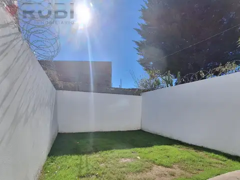 Depto Tipo Casa en Alquiler en Neuquen, $ 2.400.000