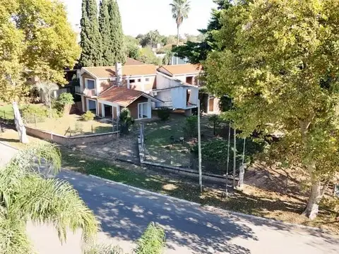 Av. Quirós entre Laprida y Lugones