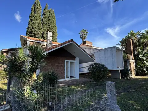 Av. Quirós entre Laprida y Lugones