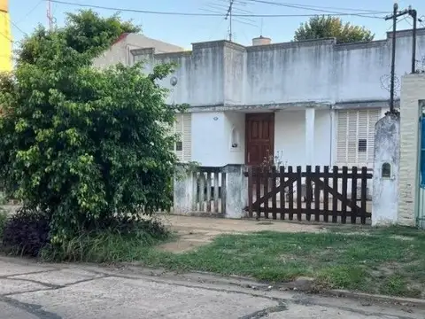 OPORTUNIDAD CASA 3 AMB C FONDO A RECICLAR HAEDO