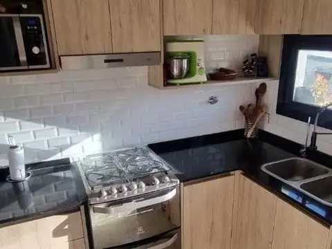 Se Vende hermosa casa de 5 ambientes en Santa Elisa