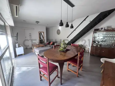 VENTA CASA 6 AMBIENTES CON JARDÍN Y GARAGE DOBLE A RECICLAR EN VILLA DEVOTO