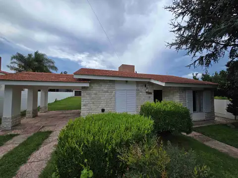 Casa 5 ambientes con 3 baños