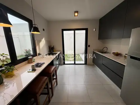 Depto Tipo Casa en Venta en Villa Gobernador Udaondo, USD 170.000