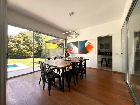 Casa 6 ambientes con 4 baños