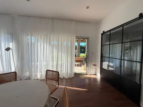 Casa en Alquiler Temporal con 1 cochera
