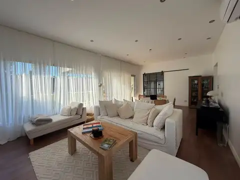 Casa en Alquiler Temporal en San Gabriel, USD 4.000