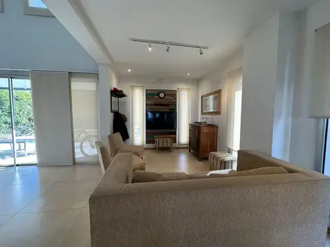 Casa - Barrio Parque Leloir