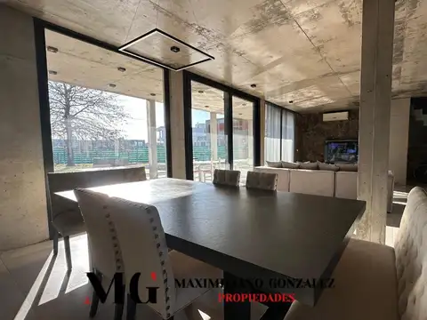 Casa en Alquiler con 1 cochera