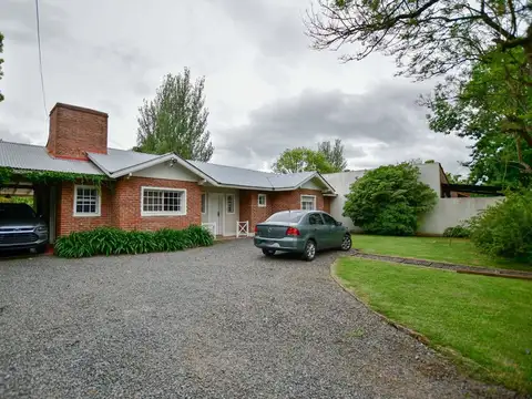 CASA EN VENTA LA PLATA  3 DORMITORIOS