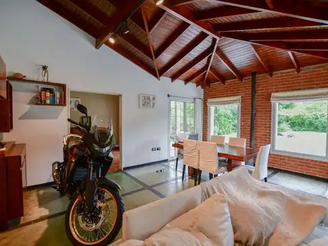 Casa en Venta con 2 cocheras