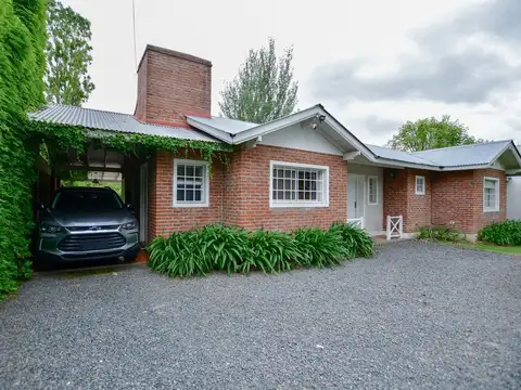 Casa 5 ambientes con 3 baños