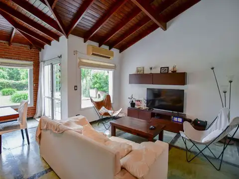 CASA EN VENTA LA PLATA  3 DORMITORIOS