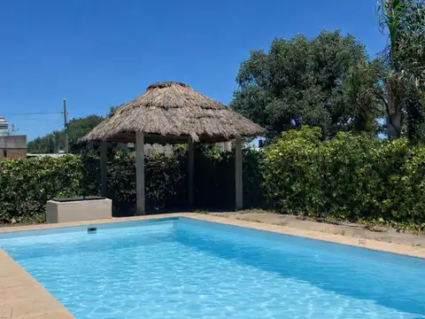 Casa en Funes Town - Quincho Pileta - Jardin