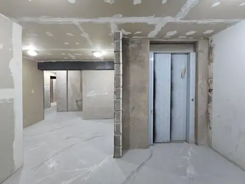 VENTA EDIFICIO -LOCAL COMERCIAL +3 PISOS-CABALLITO