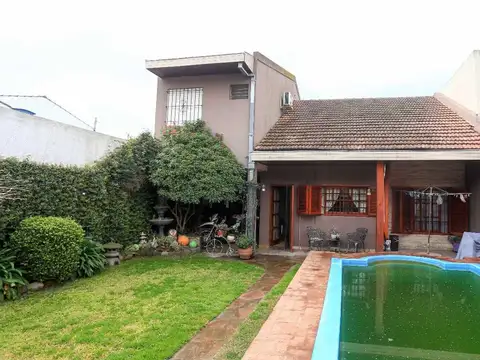 Casa 5 ambientes con 2 baños