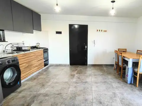 AMPLIO MONOAMBIENTE DIVISIBLE. OPORTUNIDAD!