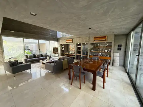 Casa 5 ambientes con 5 baños