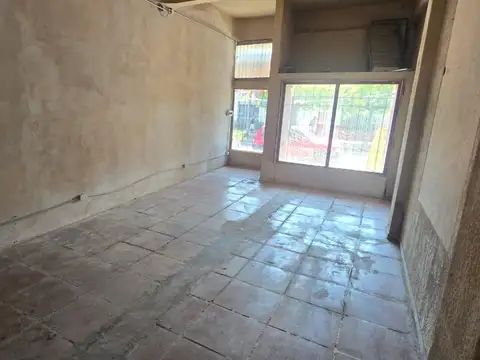 Local en Alquiler en Jose Leon Suarez, $ 400.000