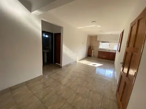 Precioso departamento 3 ambientes primer piso por escalera en Quilmes Oeste