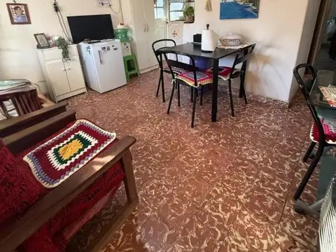 Casa 2 ambientes con 1 baño