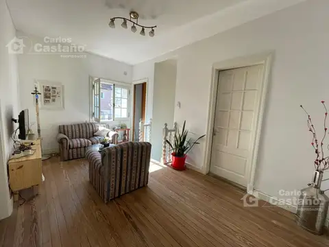 Casa PH a 3 cuadras Av. Maipú. Antigua (exc estado) 4 ambientes con gran terraza