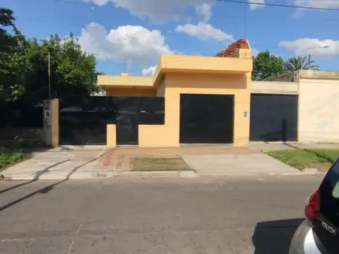 En Venta en Caseros Casa 3 Ambientes Amplio Lote de Terreno F: 10686