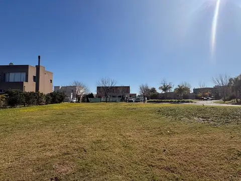 Venta|Lote al agua en esquina|Barrio Islas El Canton