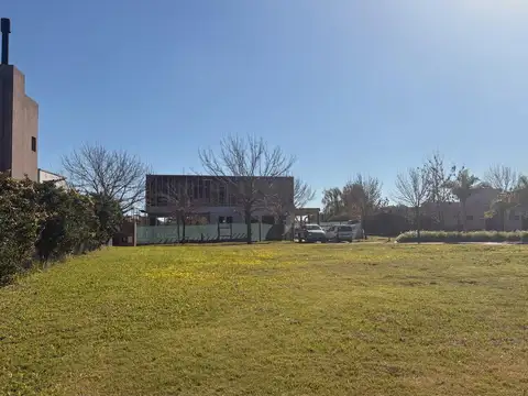 Venta|Lote al agua en esquina|Barrio Islas El Canton