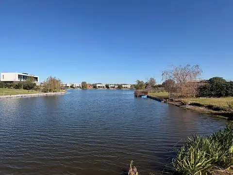 Venta|Lote al agua en esquina|Barrio Islas El Canton