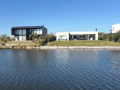 Terreno en Venta de 879,0 m2