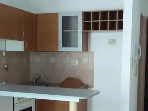 12 De Octubre 200, Piso 1