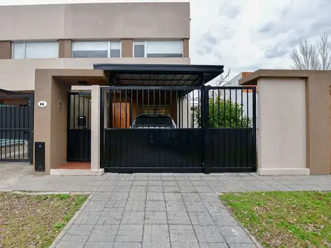 CASA DUPLEX EN VENTA CITY BELL 4 DORMITORIOS