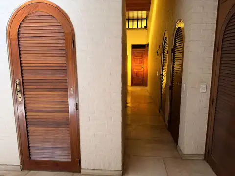 Casa 5 ambientes con 3 baños
