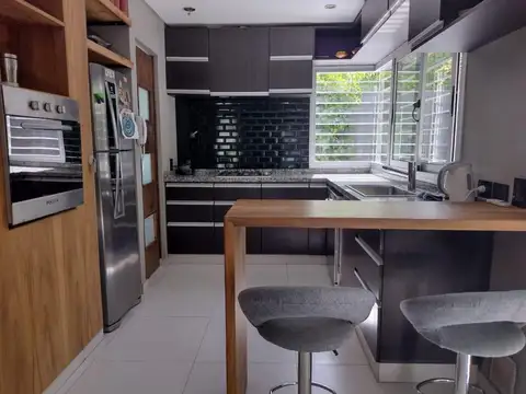 Casa en venta 4 dormitorios y terraza en Chacras de Coria Mendoza
