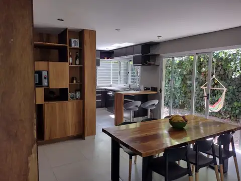 Casa en venta 4 dormitorios, 500m2 piscina y terraza en Chacras de Coria Mendoza