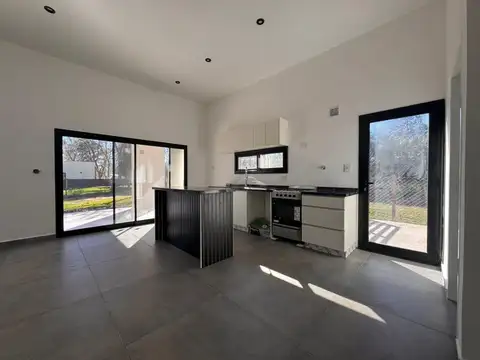 Casa en Venta en Pilar del Este - San Ramon, USD 158.000