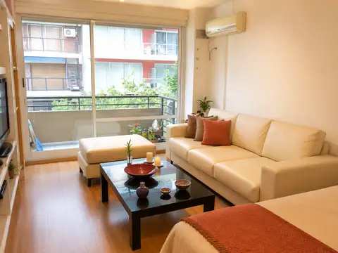 Las Cañitas / Monoambiente amueblado con balcón y amenities / Apto profesional.