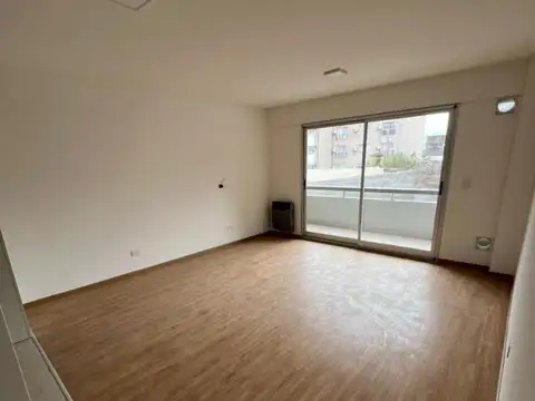 Peron 300 , Piso 1º