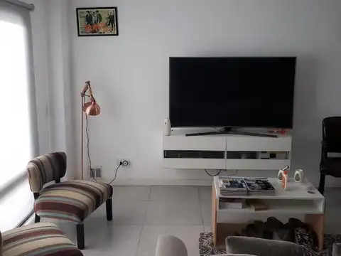 Depto Tipo Casa 4 ambientes con 2 baños