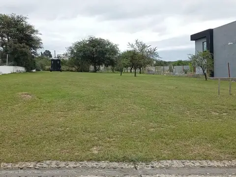 Venta de Lote en Barrio "La Arbolada Hollywood"