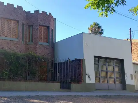 Excelente propiedad de 250m2, sobre un lote de 500m2. 
