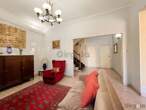 Casa 6 ambientes con 4 baños