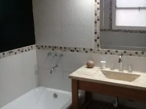 Casa en Alquiler con 1 cochera