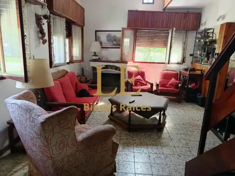 Casa 5 ambientes con 2 baños