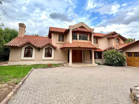 OPENHOUSE alquila imponente casa en Barrio Dalvian